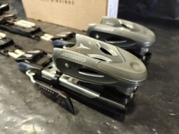 ZJAZDOVÉ SENIORSKÉ VIAZANIE ATOMIC DEVICE 310